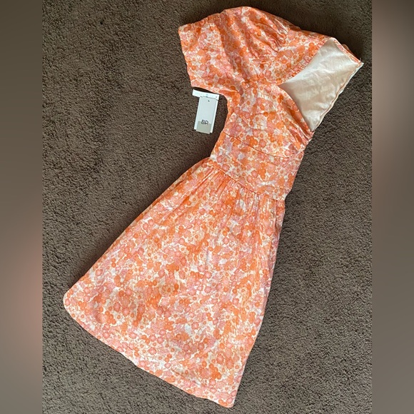 NWT floral Dress Size Medium - Picture 8 of 14
